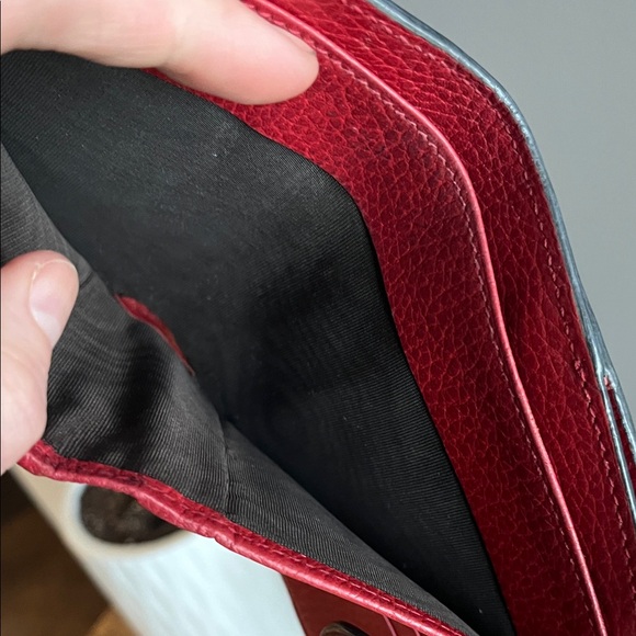 Gucci Crimson Leather Wallet with Gold Emblem - Picture 6 of 16